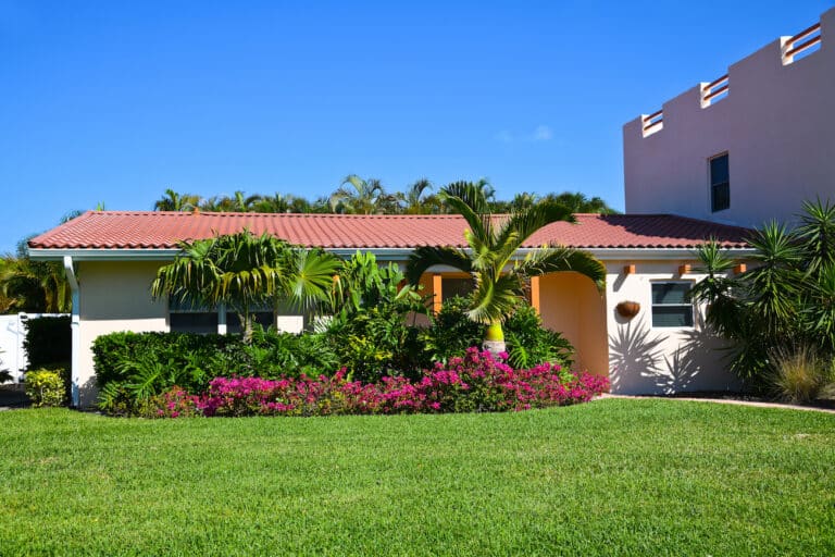 picture of house with landscaping services and beautiful lawn